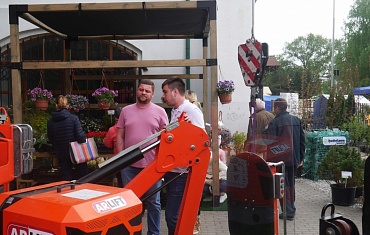 Выставка в Екатеринбурге "Дерево+Дом. Коттедж. Дача"