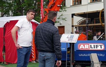 Выставка в Екатеринбурге "Дерево+Дом. Коттедж. Дача"